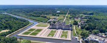 Vous trouverez dans cette rubrique l'ensemble des informations nécessaires pour préparer au mieux votre venue à chambord, quel que soit votre moyen de transport. Jardins De Chambord Blois Chambord Tourisme