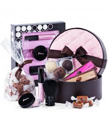 Bonbons Mii Naeuhaus En 2020 Panier Cadeau Bouquet Cadeau Cadeau Amoureux