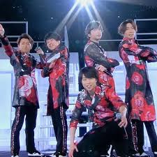 さやじゅん on instagram 嵐さん 国立競技場オープニングイベント お疲れ様でした ペンラの海 バラの衣装を tvで見ただけでも興奮と感動が 止まらなかったです 1番になって必ず戻るからここ国立に この言葉を有言実行してくれた嵐
