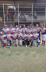 🥎TEAM MACARAO PICÓ ADELANTE...🥎, ...en el primero de la final BOLA PUESTA  en el Estadio Grande de LA PLANICIE, parroquia 23 de Enero tras vencer en  cuatro entradas por regla de ventaja de carreras 9 ...