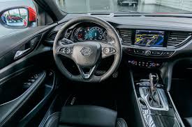 Levemente su imagen interior y exterior pero sobre todo para mejorar la eficiencia de su gama de. Opel Insignia Gsi 2018 Test 2018 Preis Diesel Kombi Autobild De