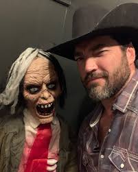 Speakeasy in Newnan Ga! Trying to figure out what song that's playing…  Happy Halloween! #halloween #newnan #speakeasy #downtown