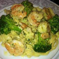 Quick Garlic Pesto Alfredo With Shrimp Or Chicken Recipe Pasta Recipes Alfredo Recipes Best Shrimp Recipes