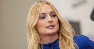 This is a fansite dedicated to the english actress sophie turner, best known for her roles as sansa this is a fan maintained blog and is in no way affiliated with sophie turner or her management. Sophie Turner Musste Nach Game Of Thrones Zur Therapie