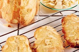 Les Tuiles De Chat De Raphael Haumont Une Recette A Realiser En Famille Recette Alimentation Recette Recette Dessert