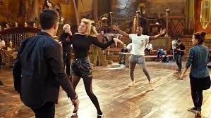 Cats First Look Behind The Scenes Of The Musical With Taylor Swift Jennifer Hudson Jennifer Hudson Cat Movie Taylor Swift