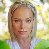 Dayna Wright's Instagram, Twitter & Facebook