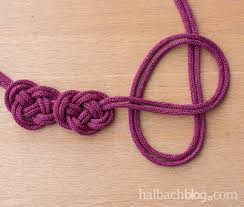 Collier und armband gefallen mir ausgesprochen gut.praktisch für menschen, die eine metallallergie haben. Makramee Statement Ketten Aus Papier Strickschlauch Halbachblog