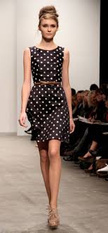 Black And White Polka Dot Dress With Red Shoes Polka Dot Sheath Dress I Like Polka Dots And Sheath Dresses Fashion Style Dot Dress