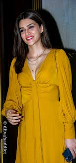 Pin By Firoz On Sonakshi Sinha In 2021 Deepika Padukone Style Bollywood Actress Hot Photos Bollywood Actress Hot