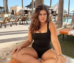 Erica Lindbeck - Free pics, galleries & more at Babepedia