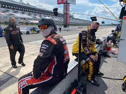 There are currently 6 crew members allowed to go over the wall during a pit stop. Pocono Raceway Lightning Holding Pattern Pit Crew Ama Nascar