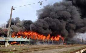 Din fericire nu au existat victime, însă pagubele sunt însemnate. Incendiu In Gara De Nord Din Timisoara La Un Vagon De Tren Dezafectat Europa Fm