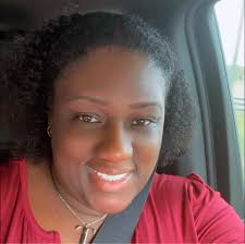 Butter Pecan Red Velvet Cheesecake 🍰✨ Ingredients For the Red Velvet Cake  Layers: 1 ½ cups all-purpose flour 1 cup granulated sugar 1 tsp baking soda  1 tsp cocoa powder ½ tsp