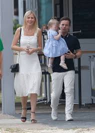 Guns n' roses' first song in 13 years has the fiery energy you're. Ant Mcpartlin Dotes On Declan Donnelly S Beautiful Daughter Isla 2 Declan Donnelly Daughter Beautiful