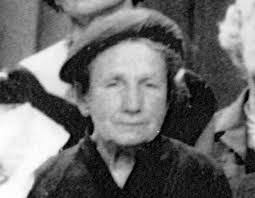 Edith Powell's Instagram, Twitter & Facebook