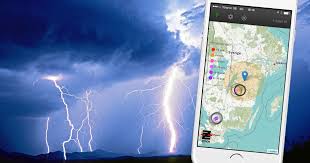 Blått blixtnedslag thunderbolt isolerad på svart bakgrund. Blixtvakt Appen Som Haller Koll Pa Blixten Land