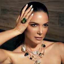 Denise Quiñones se convierte en la imagen de la colección de joyería de Stephen  Dweck. La exreina de belleza conversó en exclusiva con nuestra reportera  Liz Sandra Santiago sobre la nueva propuesta