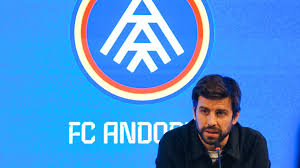 Piqué, inhabilitado y seis partidos de sanción