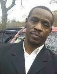 Elvis Lee's Instagram, Twitter & Facebook