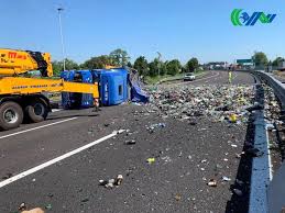 Il furgone blindato del quarto battaglione veneto alle 7.45 di lunedì è rimasto coinvolto in uno l'eco della notizia dell'incidente stradale in autostrada a4 tra i caselli di rovato e di palazzolo sull'oglio ha raggiunto presto la laguna. Tir Si Ribalta In A4 Riaperta L Autostrada Ma Permangono 13 Km Di Coda