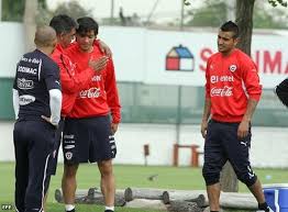 Cinco miembros de la roja tuvieron que sacar sus cosas de juan pinto durán, marginados tras llegar cuarenta y cinco minutos más tarde de la hora acordada. Claudio Borghi Separo A Cinco Jugadores Por Llegar Borrachos A Concentracion Futbol Deportes El Universo