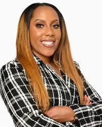 Ashley Cranston's Instagram, Twitter & Facebook