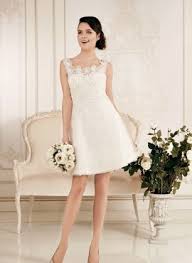 L'abito da sposa è sicuramente importante ma, terminata la festa, quando i neo l'abito da sposa non è più solo lungo, anche quello corto, con taglio al. Abiti Da Sposa Vintage Archivi Pagina 4 Di 4 Sposateliersposatelier 4
