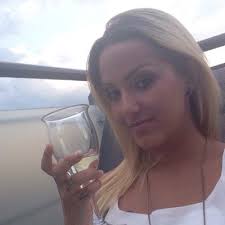 Her sammen med mamma anita skorgan under premieren på musikalen «optimist». Media Tweets By Sara Teigen Saragt900 Twitter