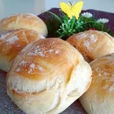 Diese Absolut Meeeeegaaaaa Leckeren Fluffigen Knusprigen Weizenbrotchen Hatte Ich Vor Einiger Zeit Auf Instagram Gepostet Und Zieml Weizenbrotchen Rezepte Und Lecker