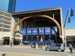 The journey time between south station and fenway park is around 10 min and covers a distance of around 3 miles. Back Bay Station Wikipedia