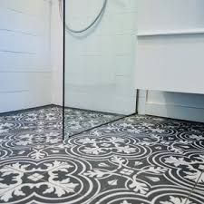 White porcelain bathroom tile can add that special touch to your interior and make a bathroom a perfect place for recreation and feeling yourself like a king (or queen). 75 Beautiful Modern Black And White Tile Bathroom Pictures Ideas July 2021 Houzz