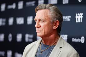 Furs, beading, tuxedo jackets feature big in NY fashion shows