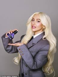 Christina Aguilera accused of wearing a WIG in hair care commercial: 'Doesn't  even look real!' | Daily Mail Online