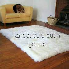 Dan bahkan hampir semua perlengkapan masjid yang kalian inginkan pun juga tersedia di aladdin karpet. Jual Karpet Bulu Putih 100x130cm Untuk Ruangan Dan Foto Produk Online Shopee Indonesia