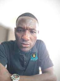 O sucesso de um homem, depende sempre da mão de uma mulher. Se estiveres a  subir, suba com ela.