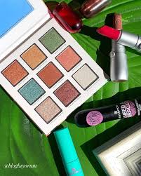 Keyiflendirenlerde Bugun Essence Cosmetics Blogluyorum Gokcebagtir Kisstance Essencecosmetics Essencemake Eyeshadow Lashes Beauty