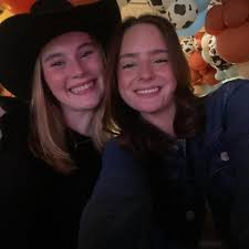 Hey y'all, my name is Elissa Boyce and I'm from Cypress, Tx. I am 100%  committed to the University of Arkansas and will be rushing. I plan to  study exercise science with