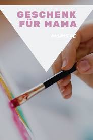 Eine Kleinigkeit Malen Zeichnen Oder Basteln Daruber Freuen Sich Mamas Ganz Besonders Pins Selbstgemachte Geschenke Mama Geschenke Fur Mama Geburtstag Mama