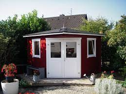 Klassisch In Schwedenrot Und Weiss Passt Dieses 5 Eck Gartenhaus Perfekt Zu Den Pflanzen Im Garten 5 Eck Gartenhaus Gartenhaus Haus
