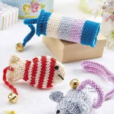Free knitting pattern for labrador by amanda berry. Cat Toys Knitting Patterns Let S Knit Magazine
