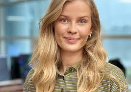 Ella og Elton brændte en heks: