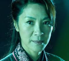 Wòhǔ cánglóng), também conhecido por wo hu cang long e por seu título em inglês, crouching tiger, hidden dragon, é um filme produzido pela china, taiwan, hong kong e estados unidos de 2000, do gênero wuxia/ação, dirigido por ang lee e com roteiro baseado em livro de du lu wang. Michelle Yeoh Martial Arts Fighting Zack Snyder Superman Reboot