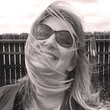 Olivia Crump (@OliviasBookCafe)