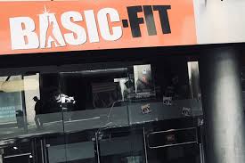 Te invitamos a conocer nuestro centro de deportes y fitness situado en. Basic Fit Gym Basic Fit Madrid Calle Orense