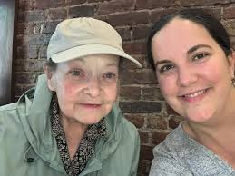 Laurie Hooper (@lauriehoopah) • Instagram photos and videos