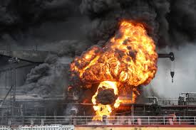 Monumen kapal selam pernah terbakar. Kapal Tanker Minyak Di Korsel Terbakar 9 Abk Terluka Kumparan Com