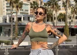 Od kilku lat sprawdza się jako prowadząca programy. Obledna Karolina Gilon Za Kierownica Ferrari Prowadzaca Love Island I Ninja Warrior Polska Podgrzewa Atmosfere Dziennik Zachodni