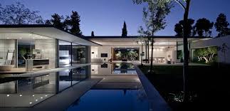 Maison Verre Plain Pied Toit Plat Piscine Jardin Float House Maison Design Maison Maison Contemporaine