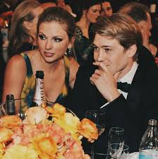 Taylor swift subtly thanked ryan reynolds, blake lively, and joe alwyn in her grammy speech via a folklore easter egg. Taylor Swift And Joe Golden Globes Taylor Swift Pictures Taylor Swift Facts Taylor Swift Wallpaper